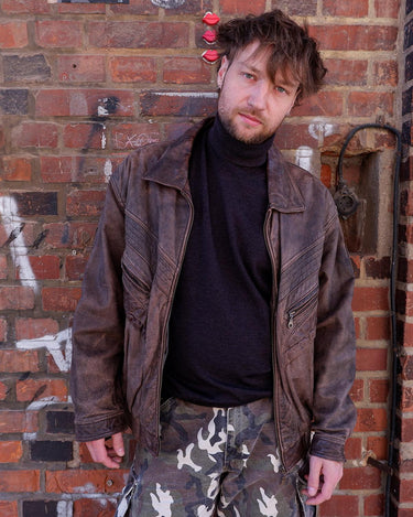 Revive the '80s look with this vintage brown used look leather jacket! It's been around the block, but there's still plenty of life in it enough to make a statement that'll stand the test of time. Please keep in mind, that the inner lining of the leather jacket is full of discoloration and cracks that have been sewn up (condition 4/10 for the inner lining). Please have a look at the last 3 photos for the inner lining.