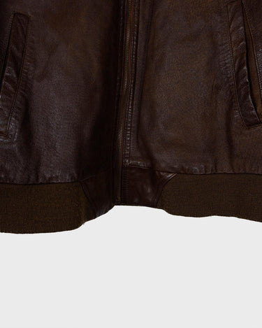 Your outerwear just got serious! Step out in some old-school vibes with this vintage Classic 80s / 90s brown bomber leather jacket.