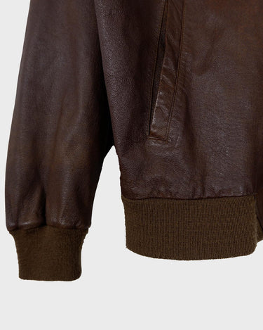 Your outerwear just got serious! Step out in some old-school vibes with this vintage Classic 80s / 90s brown bomber leather jacket.