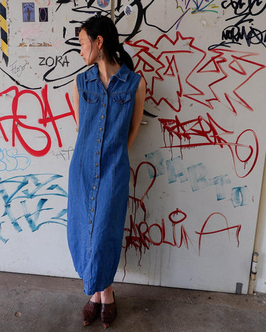 This vintage '90s denim maxi dress is a living legend! Its blue shade and back lacing detail is sure to give you an edge, so be ready to feel the spirit of it!