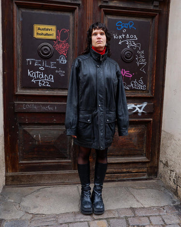 Add some edge to your wardrobe with this must-have preloved Westbury black leather coat. Perfect for cooler weather, this stylish piece will take any outfit to the next level!