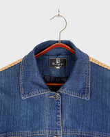 Introducing the ultimate vintage coat - a double lined denim and corduroy combo that will keep you warm and stylish! Perfect for sizes M to L and a must-have for any patchwork fabric lover. Don't miss out on this unique addition to your wardrobe!
