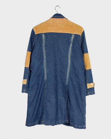 Introducing the ultimate vintage coat - a double lined denim and corduroy combo that will keep you warm and stylish! Perfect for sizes M to L and a must-have for any patchwork fabric lover. Don't miss out on this unique addition to your wardrobe!