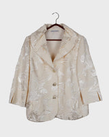 Experience the sparkle and shine of this vintage 80s white shimmering blazer! Ideal for spring and summer, this blazer will elevate any outfit. Its flattering fit and playful touch make it a must-have for adding vintage glam to your wardrobe.