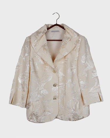 Experience the sparkle and shine of this vintage 80s white shimmering blazer! Ideal for spring and summer, this blazer will elevate any outfit. Its flattering fit and playful touch make it a must-have for adding vintage glam to your wardrobe.