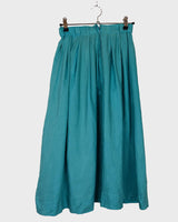This is love at first sight. You'll fall for this vintage midi silk skirt in dreamy turquoise / light blue shading! Perfectly sized for XS. Please keep in mind that this skirt has some flaws such as rubbed material spot (last photo).