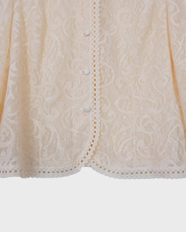This Premium Hanro lace jacket is the perfect addition to your wardrobe for when you want something light, airy and a little extra dreamy! With a semi-transparent white / beige pattern, you're ready to go! So don't miss it!