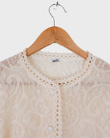 This Premium Hanro lace jacket is the perfect addition to your wardrobe for when you want something light, airy and a little extra dreamy! With a semi-transparent white / beige pattern, you're ready to go! So don't miss it!