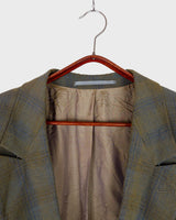 Step into spring with this vintage 80s olive green linen mix blazer, complete with shoulder pads and a grandpastyle washed out tartan/checkered pattern. This blazer is perfect for spring or summer nights with its thin fabric!