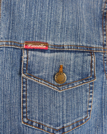 Introducing the perfect lightweight denim coat for spring/summer! Don't wait to snag this trendy piece that will make all your 90s dreams come true.