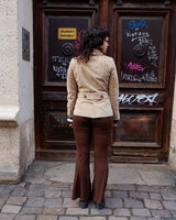 Introducing the y2k beige/cream brown Dino'z leather jacket! Complete with dark golden buttons and light shoulder pads, this jacket is just timeless! 