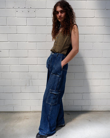 Time to class up your wardrobe with this vintage 90s checkered wool vest!
