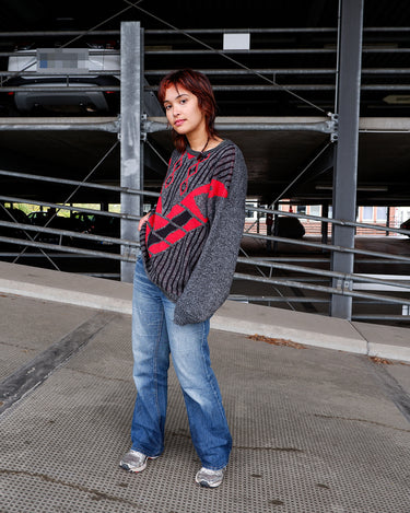Vintage 80s  grey sweater with red geometric pattern | M-L
