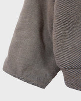 This vintage 80s grey wool jacket delivers effortless style with its bold, boxy fit and timeless design. Crafted from premium wool, it’s both warm and versatile for any occasion. A must-have for those who love classic fashion with a laid back vibe.