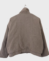 This vintage 80s grey wool jacket delivers effortless style with its bold, boxy fit and timeless design. Crafted from premium wool, it’s both warm and versatile for any occasion. A must-have for those who love classic fashion with a laid back vibe.