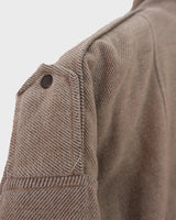 This vintage 80s grey wool jacket delivers effortless style with its bold, boxy fit and timeless design. Crafted from premium wool, it’s both warm and versatile for any occasion. A must-have for those who love classic fashion with a laid back vibe.