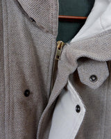 This vintage 80s grey wool jacket delivers effortless style with its bold, boxy fit and timeless design. Crafted from premium wool, it’s both warm and versatile for any occasion. A must-have for those who love classic fashion with a laid back vibe.