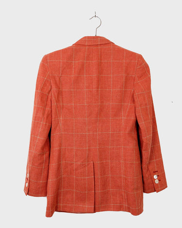 Add a touch of sass to your style with our Preloved salmon color tartan blazer (lightweight blazer - perfect for spring). Made from luxurious silk, virgin wool, and mohair, this blazer is not only stylish but also high-quality. Perfect for XS-S sizes. Upgrade your wardrobe now!