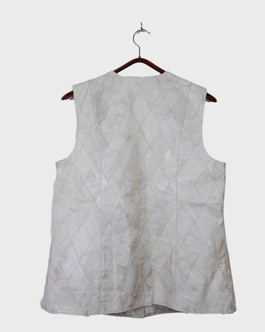 Ready for this 80s 90s vintage white diamond pattern leather vest? The light shimmer adds an an extra sparkle to any outfit.