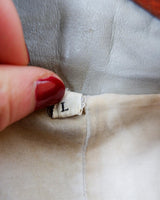 This Vintage 80s grey two row button leather jacket (thin material so perfect for spring) with its light brown undertone is a true timeless piece. From the two row button design to the leather material, this jacket is the perfect piece to embrace the classic look.