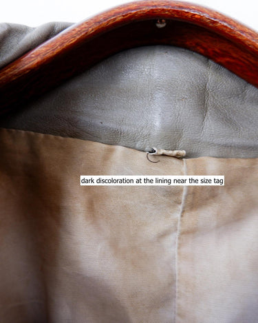 This Vintage 80s grey two row button leather jacket (thin material so perfect for spring) with its light brown undertone is a true timeless piece. From the two row button design to the leather material, this jacket is the perfect piece to embrace the classic look.