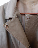 This Vintage 80s grey two row button leather jacket (thin material so perfect for spring) with its light brown undertone is a true timeless piece. From the two row button design to the leather material, this jacket is the perfect piece to embrace the classic look.