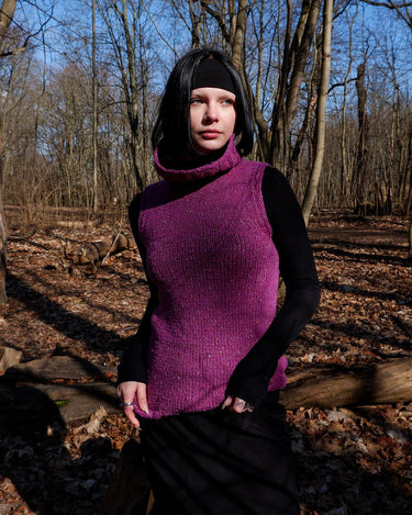 Introducing this handmade purple long turtlekneck slipover! The colorful melange design adds a playful twist to this cozy XS-S fit, perfect for layering.