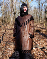 Looking for a statement piece? Look no further! This Vintage 80s brown leather coat with black real fur is a versatile addition to any wardrobe. Its unique design and edgy style make it perfect for you!