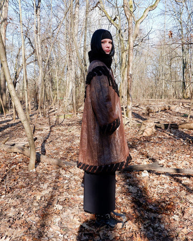 Looking for a statement piece? Look no further! This Vintage 80s brown leather coat with black real fur is a versatile addition to any wardrobe. Its unique design and edgy style make it perfect for you!