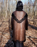 Looking for a statement piece? Look no further! This Vintage 80s brown leather coat with black real fur is a versatile addition to any wardrobe. Its unique design and edgy style make it perfect for you!