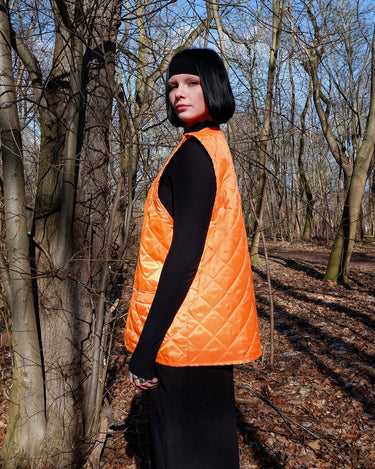 Add a pop of color to your wardrobe with this Vintage 90s orange spring vest! Lightweight and perfect for layering,