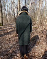 Experience true vintage elegance with this stunning green wool coat from the 70s/80s. Beautiful brown accents add a stylish touch, while the real fur collar adds a luxurious and statement-making element.