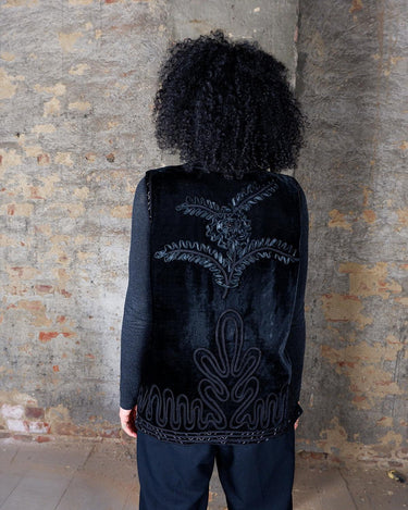 Dress to impress with this vintage 90s velvet blazer in XL! This one-of-a-kind piece features stunning pearl and floral applications, making it a true statement piece.