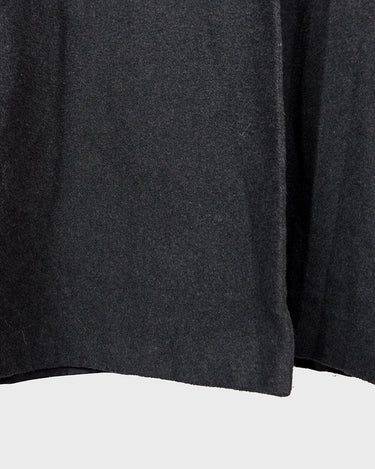 Add some edge to your wardrobe with this Vintage 80s/90s wool coat. The dark grey/black color combination and velvet hood give off a grunge vibe!
