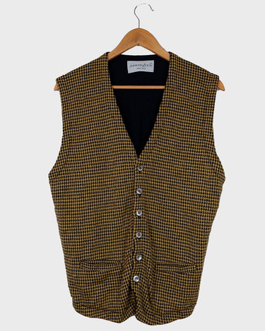 Time to class up your wardrobe with this vintage 90s checkered wool vest!