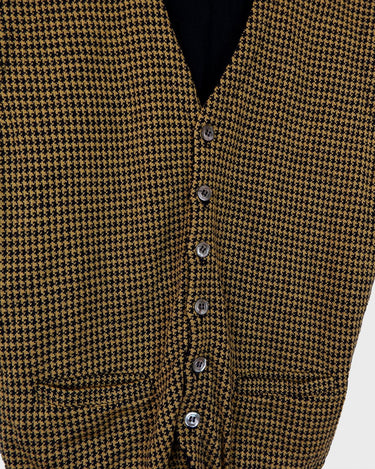 Time to class up your wardrobe with this vintage 90s checkered wool vest!