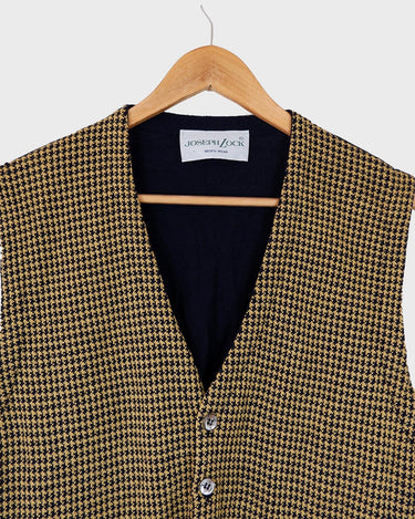 Time to class up your wardrobe with this vintage 90s checkered wool vest!