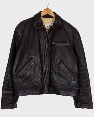 Upgrade your wardrobe with a real classic! The Premium Vintage 1957 Legendary Firenze leather jacket will elevate your style with its luxurious, waxy feel and deep, chocolate brown hue.
