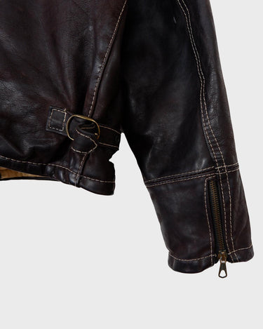 Upgrade your wardrobe with a real classic! The Premium Vintage 1957 Legendary Firenze leather jacket will elevate your style with its luxurious, waxy feel and deep, chocolate brown hue.