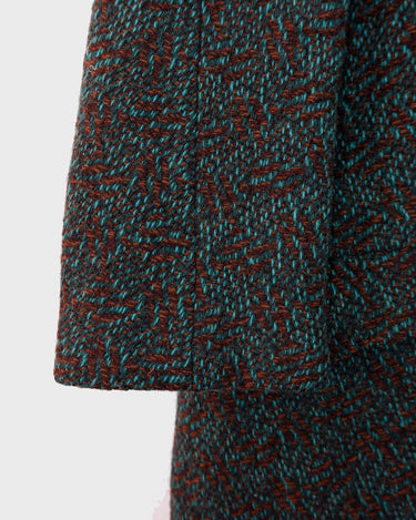 Experience true vintage elegance with this stunning green wool coat from the 70s/80s. Beautiful brown accents add a stylish touch, while the real fur collar adds a luxurious and statement-making element.