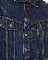 Saddle up, denim lovers – this vintage 90s Lee denim blue jacket is ready to take ya on a ride! A true classic from the era!
