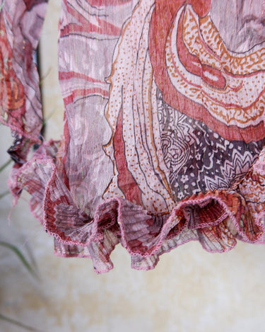 Feel like a fairy in this Vintage 90s pink-multicolor transparent volant silk mix blouse! With its deep V collar and light shimmer, this blouse is like a fairy tale. Perfect for adding some magical vibes to your wardrobe.