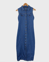 This vintage '90s denim maxi dress is a living legend! Its blue shade and back lacing detail is sure to give you an edge, so be ready to feel the spirit of it!