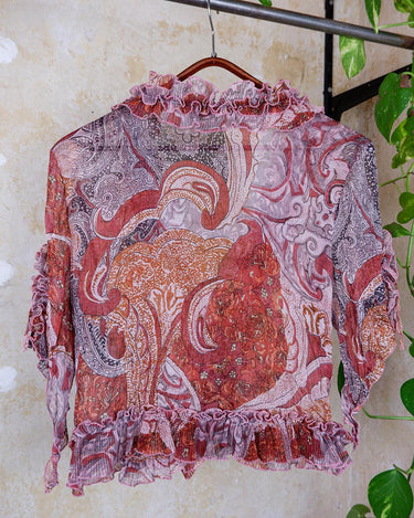 Feel like a fairy in this Vintage 90s pink-multicolor transparent volant silk mix blouse! With its deep V collar and light shimmer, this blouse is like a fairy tale. Perfect for adding some magical vibes to your wardrobe.