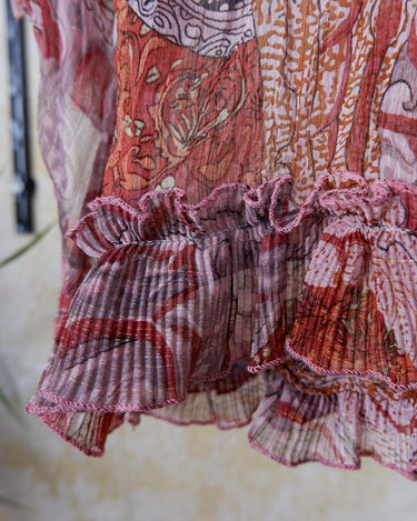 Feel like a fairy in this Vintage 90s pink-multicolor transparent volant silk mix blouse! With its deep V collar and light shimmer, this blouse is like a fairy tale. Perfect for adding some magical vibes to your wardrobe.