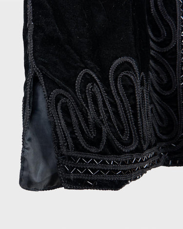 Dress to impress with this vintage 90s velvet blazer in XL! This one-of-a-kind piece features stunning pearl and floral applications, making it a true statement piece.