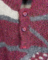 Add a pop of pink to your wardrobe with our vintage 80s wool sweater, featuring a geometric pattern.