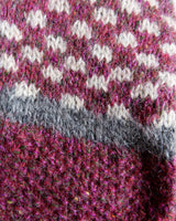 Add a pop of pink to your wardrobe with our vintage 80s wool sweater, featuring a geometric pattern.