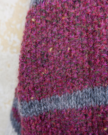 Add a pop of pink to your wardrobe with our vintage 80s wool sweater, featuring a geometric pattern.