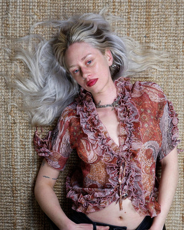 Feel like a fairy in this Vintage 90s pink-multicolor transparent volant silk mix blouse! With its deep V collar and light shimmer, this blouse is like a fairy tale. Perfect for adding some magical vibes to your wardrobe.